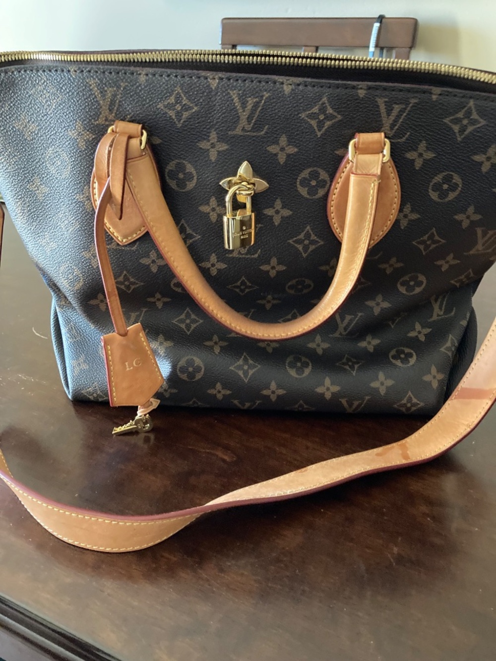 Louis Vuitton Handbag - Picture 2 of 7